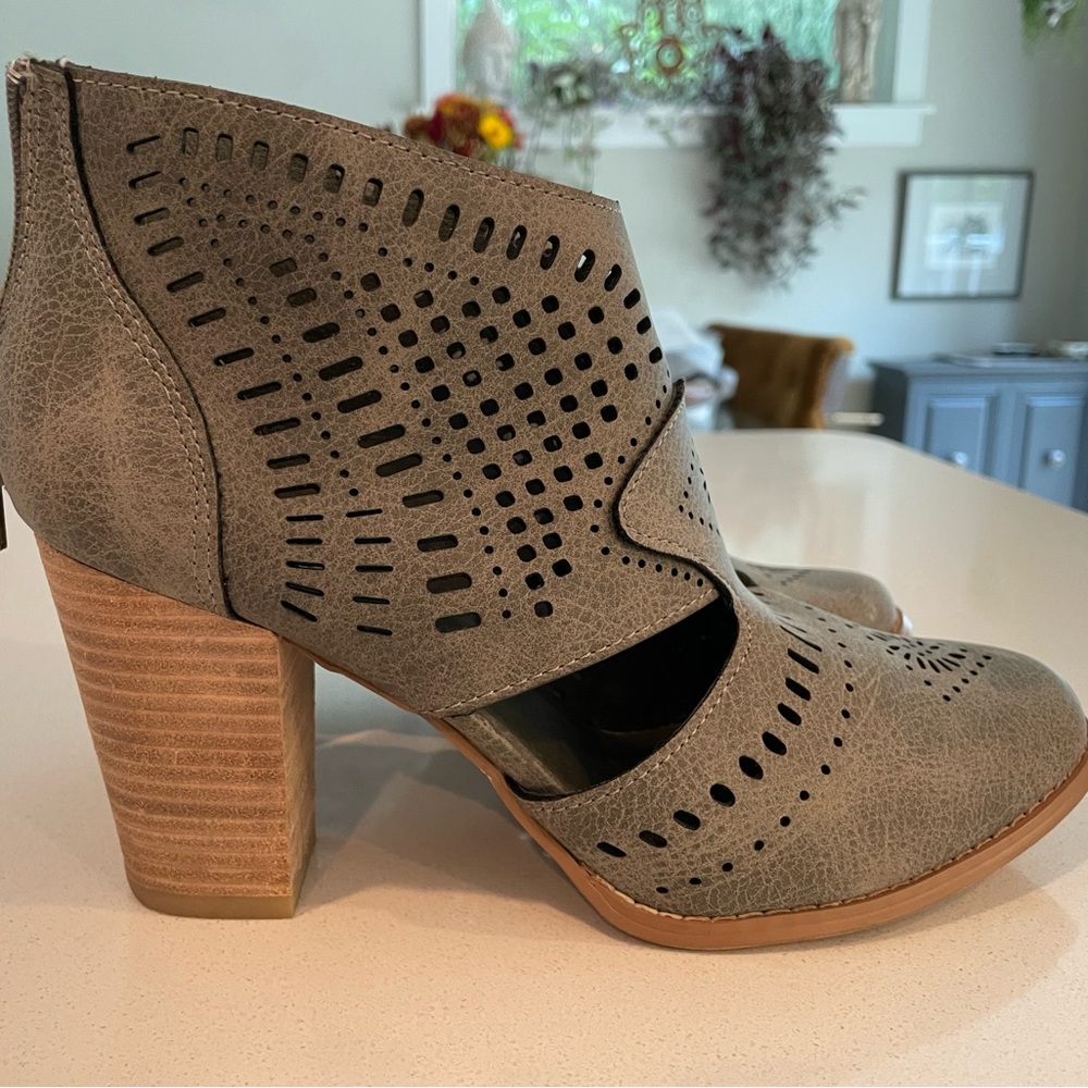 Army Green booties from Francesca’s size 9